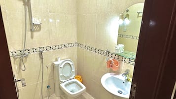 Dormitorio compartido ejecutivo, dormitorio mixto | Baño compartido