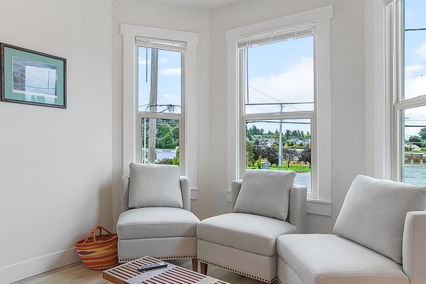 Classic Apartment | Living area | 40-inch flat-screen TV with digital channels