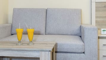 Family Quadruple Room, 1 Bedroom, Accessible Bathtub, Desert View | Egyptian cotton sheets, premium bedding, pillowtop beds, minibar