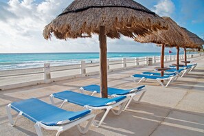On the beach, white sand - Perfect vacation getaway Ocean ViewnWifi (Cancun)