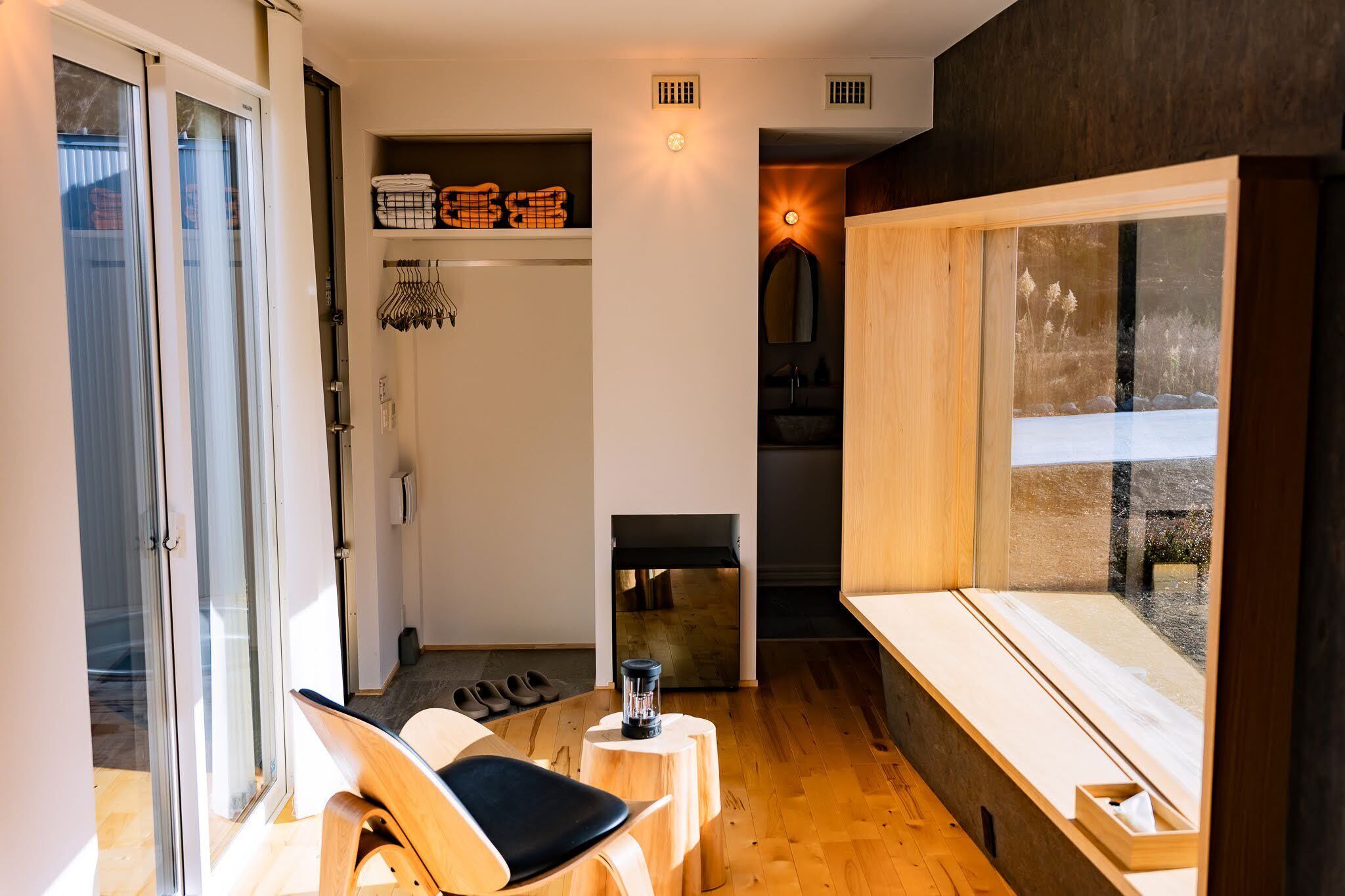 Suite Villa -Sauna- | Down comforters, free WiFi