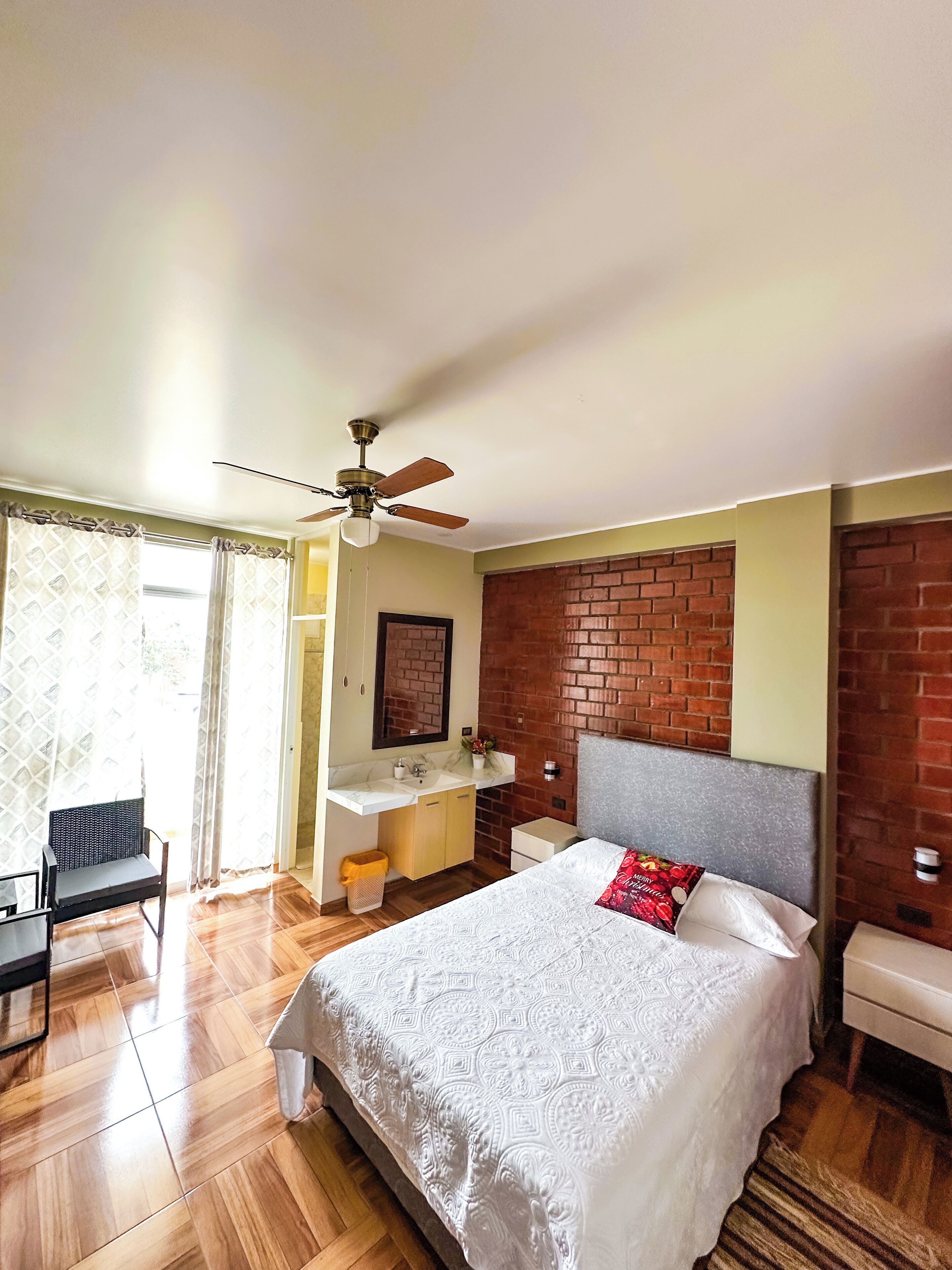 ห้องทราดิชันนัล | ตกแต่งพิเศษโดยเฉพาะ, พื้นที่ทำงานแบบใช้แล็ปท็อป, Wi-Fi ฟรี