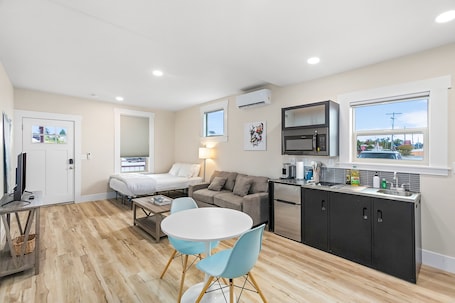 Classic Studio | Private kitchen | Mini-fridge, microwave, stovetop, coffee/tea maker