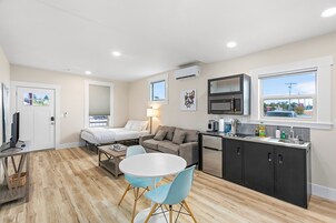 Classic Studio | Private kitchen | Mini-fridge, microwave, stovetop, coffee/tea maker