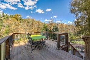 Outdoor dining - Dreamworks (Cascade)