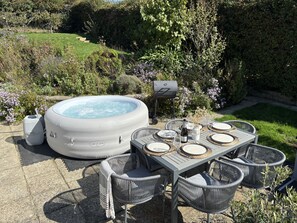 Cottage | Outdoor dining