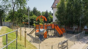 Zona de jocs infantil: a l'aire lliure