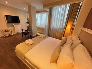 Family Triple Room | Egyptian cotton sheets, premium bedding, down duvets, minibar - DBD Hotels Bayrakli (Izmir)