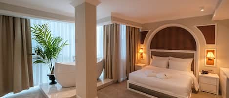 Royal Room | Egyptian cotton sheets, premium bedding, down duvets, minibar