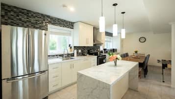 Luxury Villa, 5 Bedrooms, Lakeside | Private kitchen | Full-sized fridge, microwave, oven, stovetop