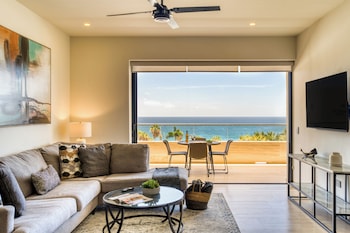 Apartamento 3 Habitaciones con Vista al Mar | Living area | 60-inch Smart TV with digital channels at Marella Cabo
