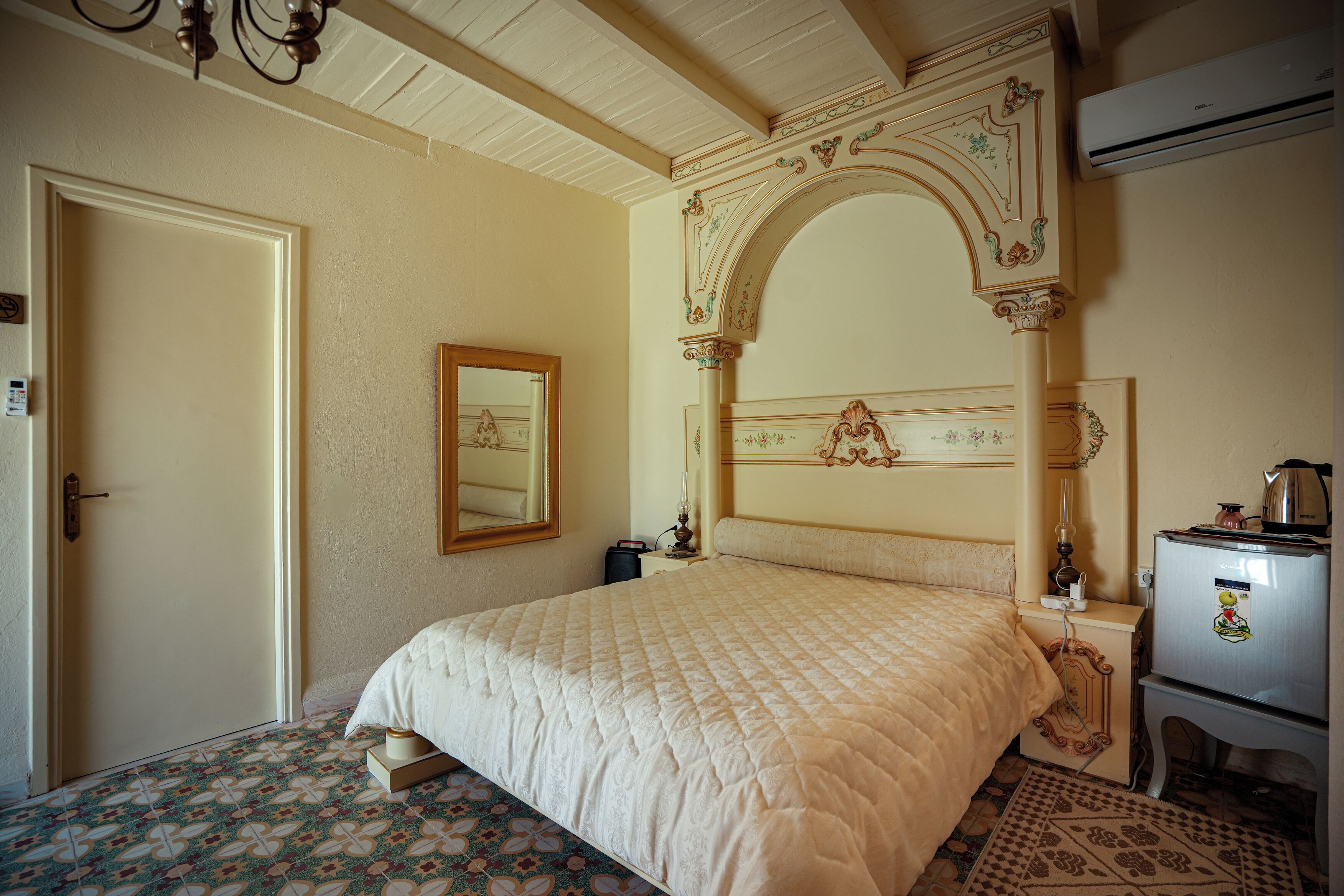 Habitación Confort | Colchones viscoelásticos, minibar, decoración individual