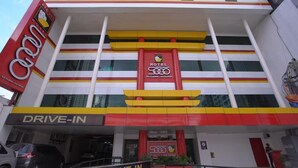 A hotel with a 'Drive-In' sign, a 'Hotel 500' sign, and a 'SO CLEAN...SO GOOD!' slogan. - Hotel Sogo Timog 2 (Quezon City)