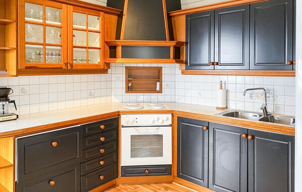 Frigorífic, microones, placa de cuina i rentaplats 