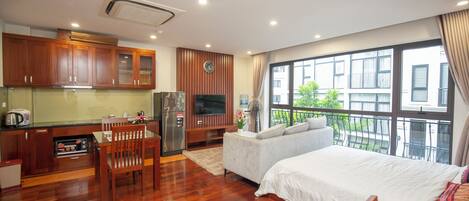 Flat-screen TV, fireplace