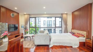 2 bedrooms, individually decorated, individually furnished, desk