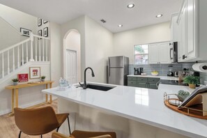 Fridge, microwave, oven, stovetop - Covered Heated Pool • Game room • 4BR Near Disney! (Davenport)