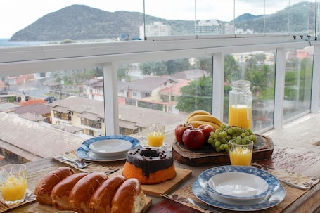Apartment | Dining. Av. Anchieta 1636