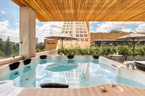 Indoor spa tub - UTOPIC Palacio Polanco by ULIV (Mexico City)