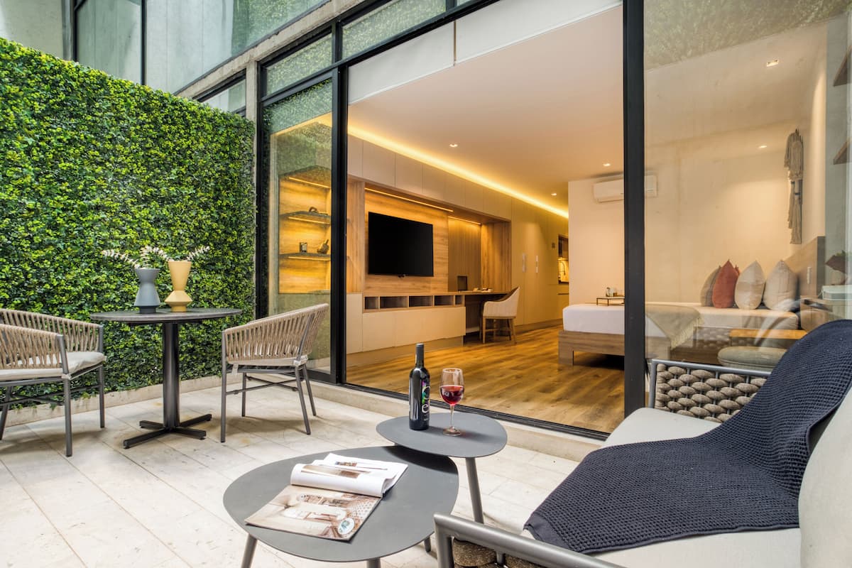 Studio with a Private Terrace | Premium bedding, in-room safe, individually decorated