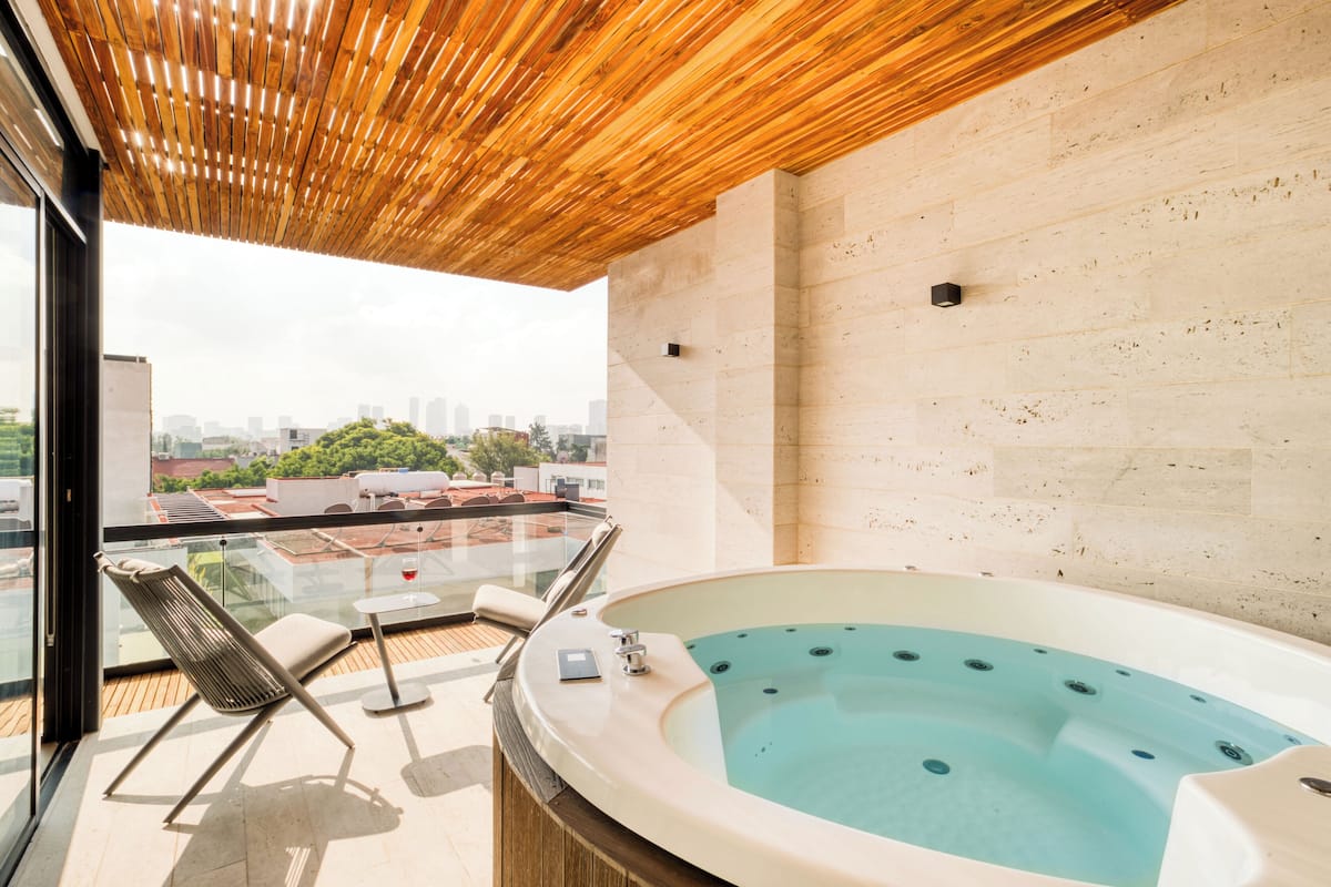 Penthouse with a Private Jacuzzi | Private spa tub