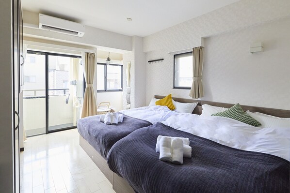 1 bedroom, individually decorated, individually furnished, desk