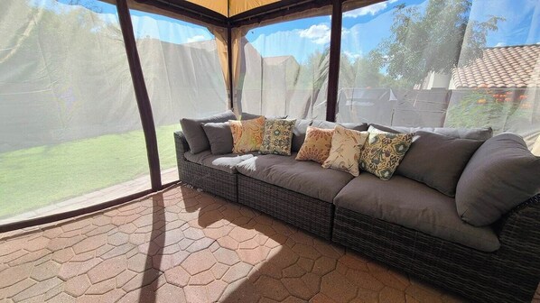 TV connectée, cheminée, espaces bureaux