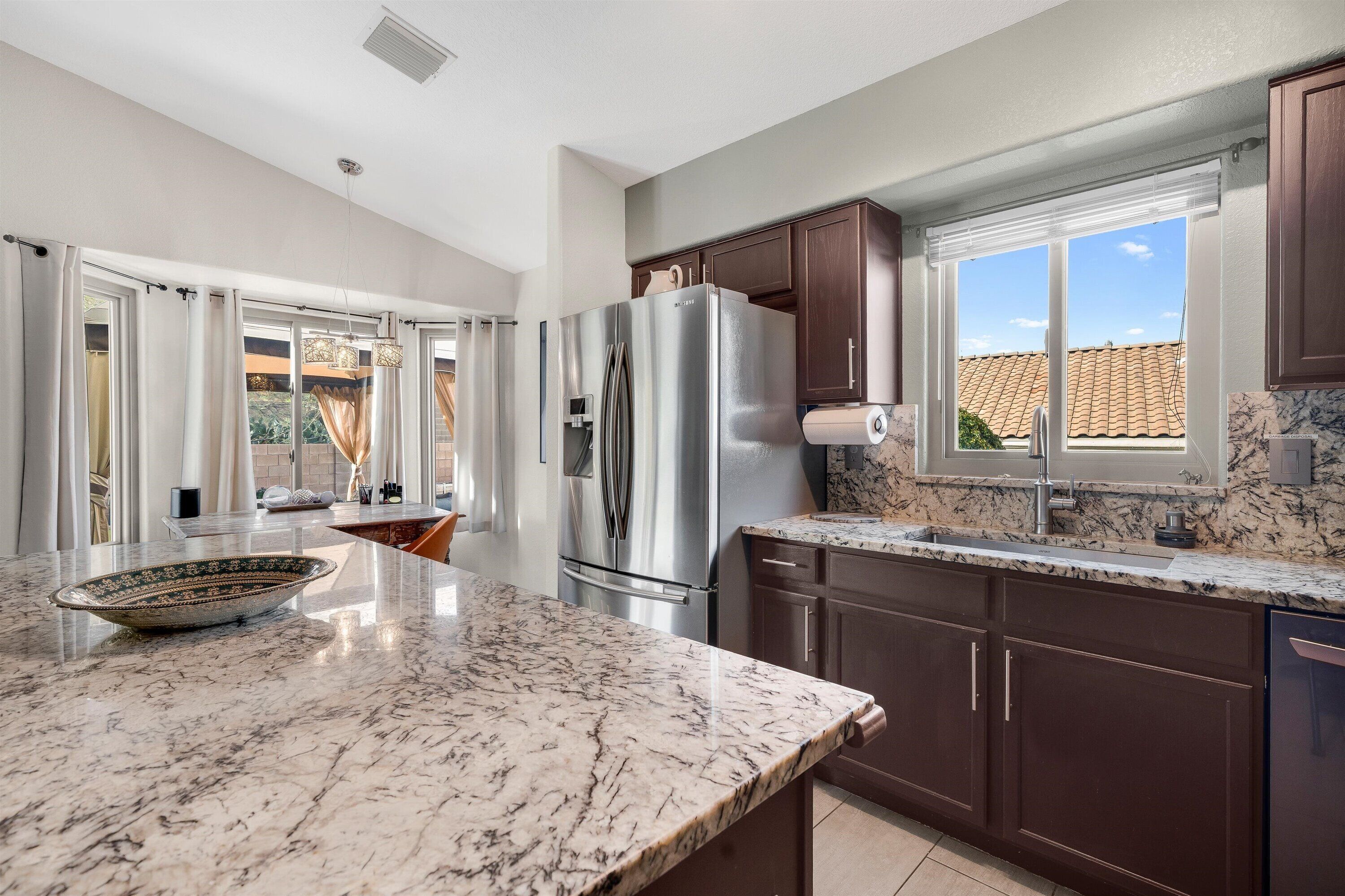 冰箱、微波炉、烤箱、炉灶