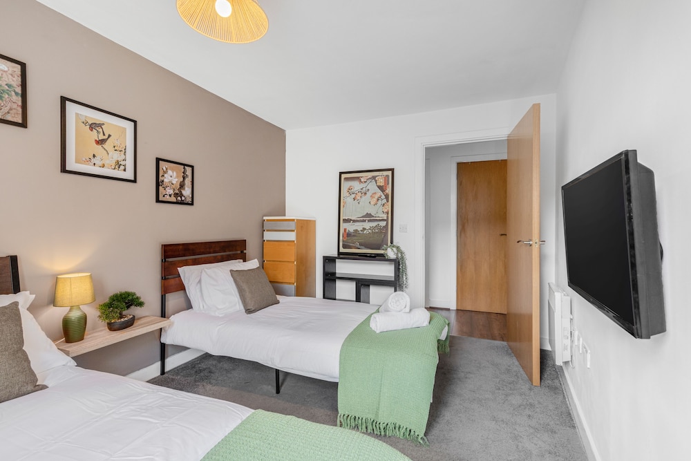 “Oriental Suite” City Centre + Netflix + free parking! 4 Game sets