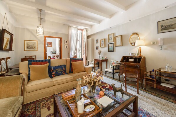 Classic-Apartment | Wohnbereich | 40-Zoll-Flachbildfernseher mit Digitalempfang