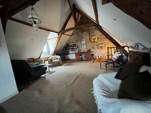 Unclassified image, 5 of 11, button