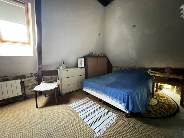 Unclassified image, 1 of 11, button