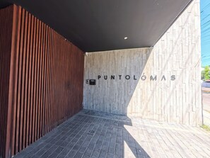 Property grounds - Modern Zona Dorada Condo in Mazatlan (Mazatlán)