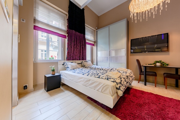 Suite estudio Gallery | 2 dormitorios, decoración individual, mobiliario individual y escritorio