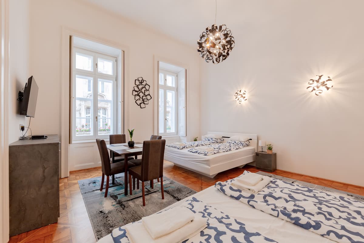 Apartment | 2 bedrooms, individually decorated, individually furnished, desk