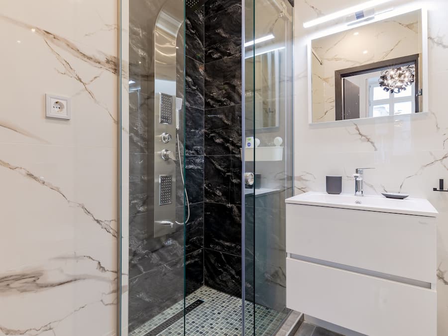 Appartamento, 2 camere da letto, non fumatori, vista città | Bagno | Doccia, soffione a pioggia, asciugacapelli, asciugamani
