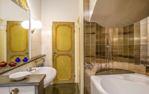 Combined shower/bathtub, hair dryer - Cozy home in Fucecchio with WiFi (Fucecchio)