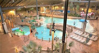Pocono Chalet,2 Acres,Hot Tub,Pool Table,Firepit,Gas Fireplace,A/C,Pets OK