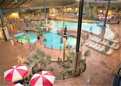 Pocono Chalet,2 Acres,Hot Tub,Pool Table,Firepit,Gas Fireplace,A/C,Pets OK