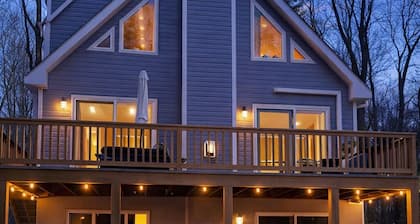 Private 2 Acres•Hot Tub•Game Room•Fire Pit•Basketball•Sleeps 12•Pets OK