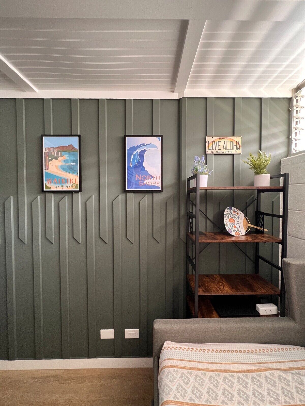 Desk, free WiFi, bed sheets