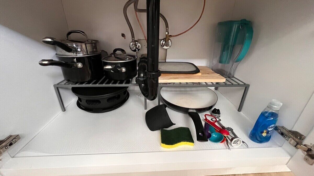 Fridge, microwave, oven, coffee/tea maker