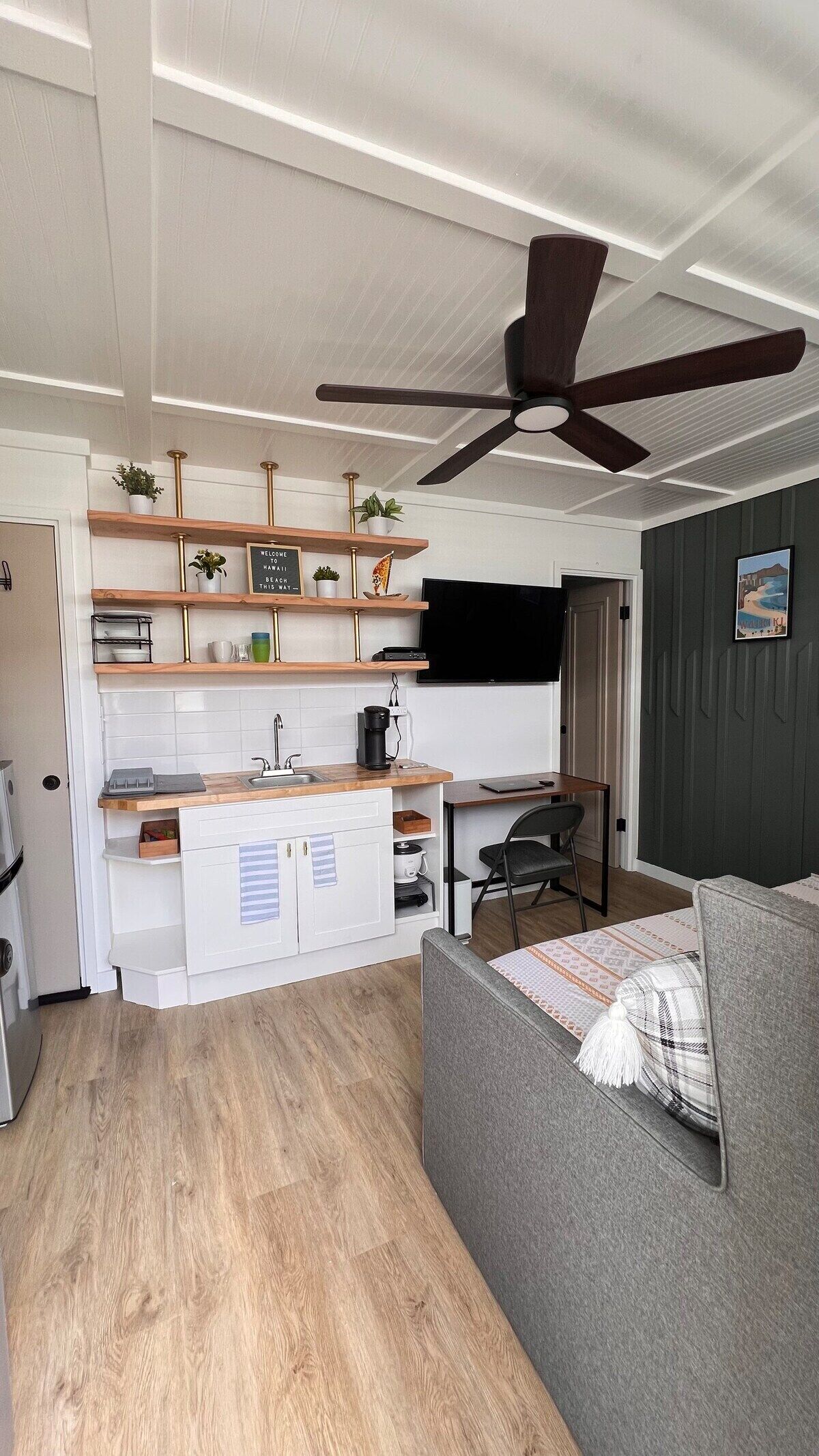 Desk, free WiFi, bed sheets