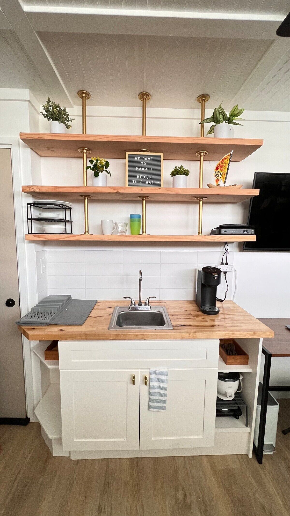 Fridge, microwave, oven, coffee/tea maker