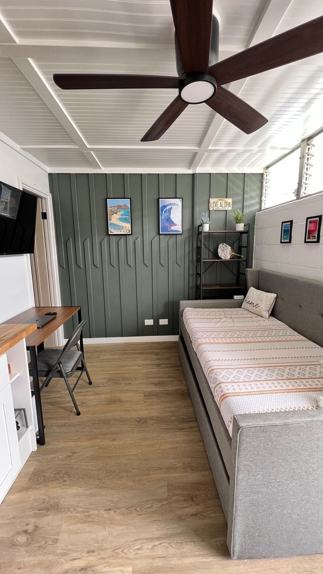 Desk, free WiFi, bed sheets