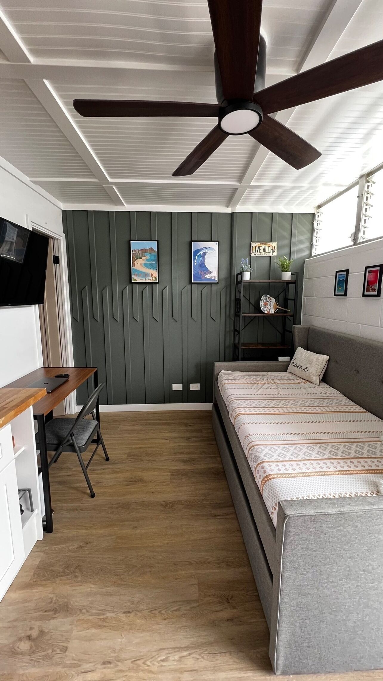 Desk, free WiFi, bed sheets