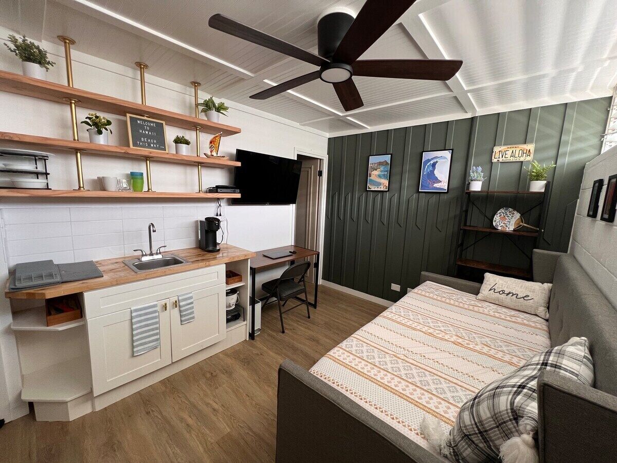 Desk, free WiFi, bed sheets