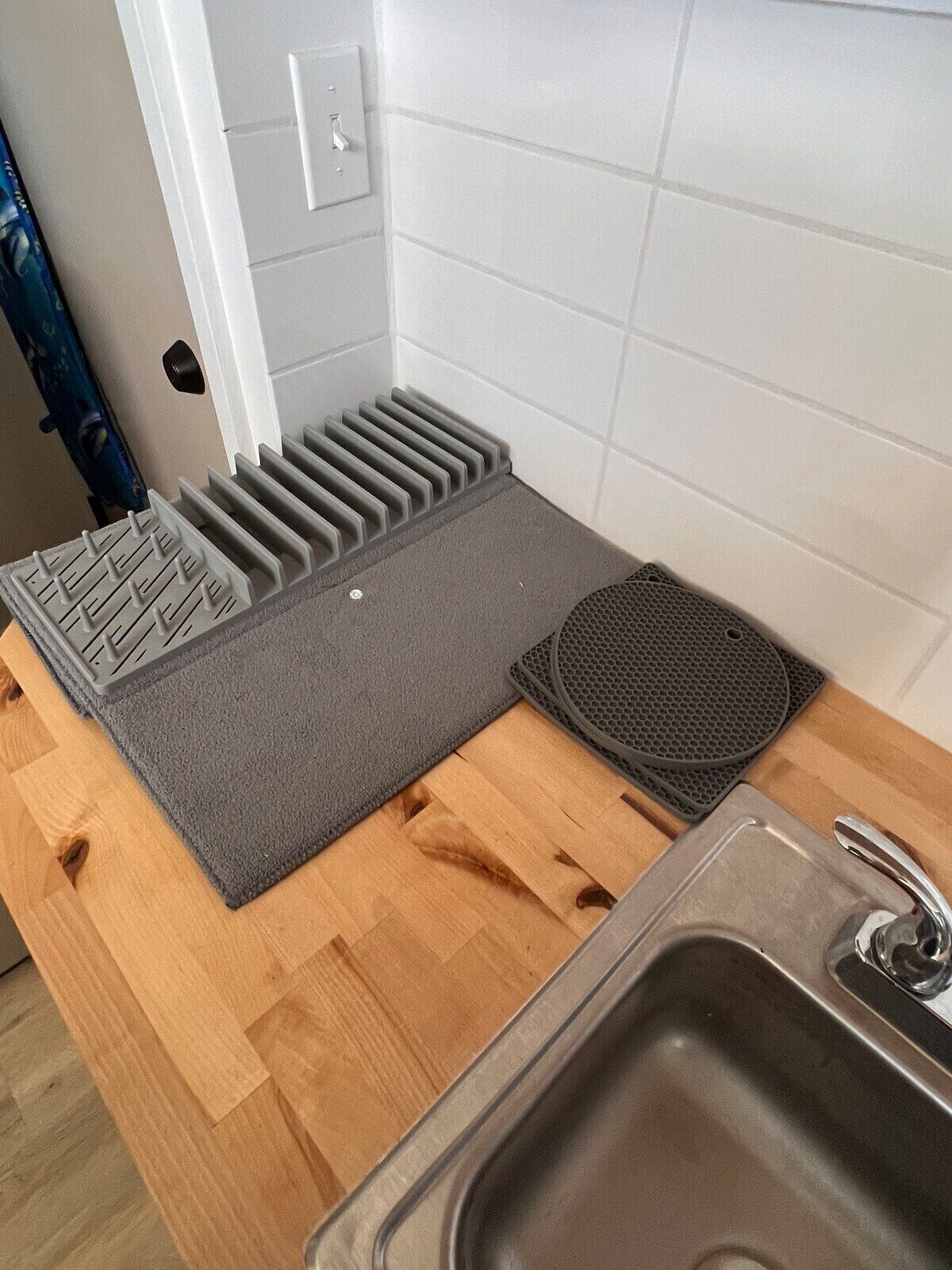 Fridge, microwave, oven, coffee/tea maker