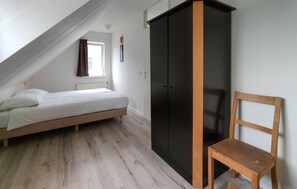 6 多间卧室、旅行婴儿床、免费 WiFi、床单