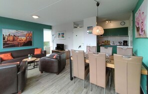 TV, DVD player, stereo - Lovely home in Vlagtwedde with kitchen (Vlagtwedde)